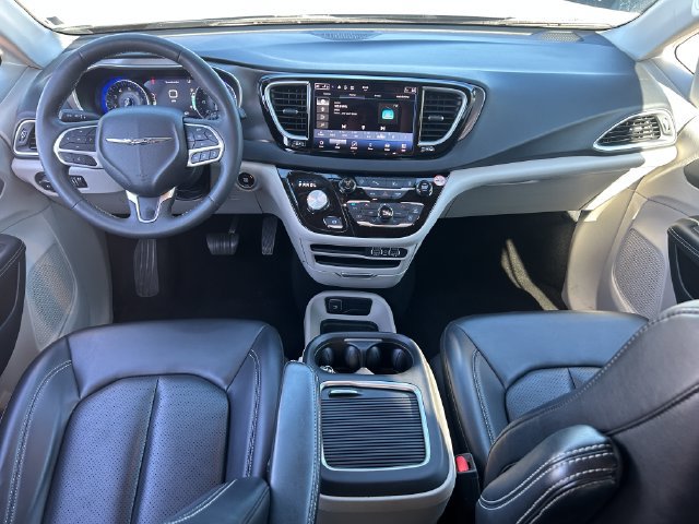 Used 2023 Chrysler Pacifica Touring-L FWD image 29