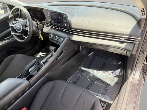 Used 2023 Hyundai Elantra SE FWD image 11