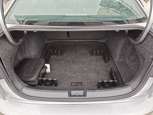 Used 2021 Volkswagen Jetta R-Line w/ R-Line Cold Weather Package image 18