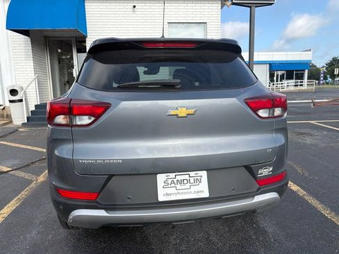 Used 2022 Chevrolet TrailBlazer LT w/ Convenience Package FWD image 4