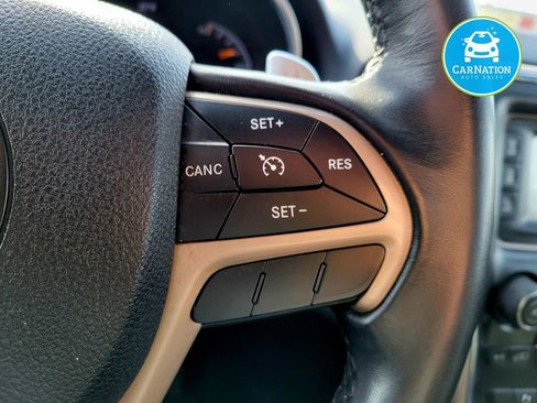 Used 2017 Jeep Grand Cherokee Laredo image 24