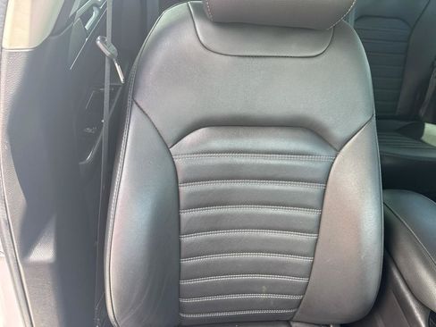 Used 2014 Ford Fusion SE w/ Equipment Group 202A FWD image 10