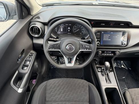 Used 2021 Nissan Kicks SV FWD image 19