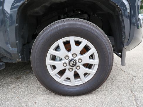 Certified 2025 Toyota Tacoma SR5 w/ SR5 Upgrade Package AWD/4WD image 14