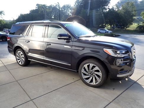 Certified 2024 Lincoln Navigator L Reserve image 7