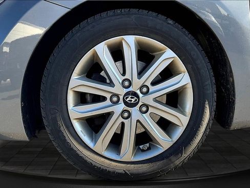 Used 2014 Hyundai Elantra SE w/ Option Group 02 FWD image 26