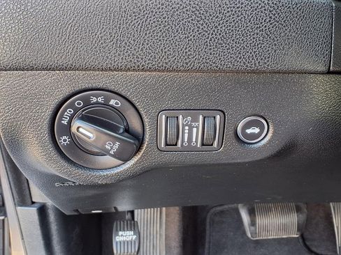 Used 2018 Dodge Charger GT image 12