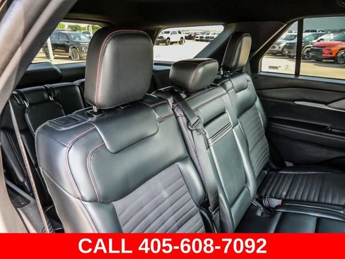 Used 2025 Ford Explorer ST-Line w/ ST-Line Street Pack AWD/4WD image 26
