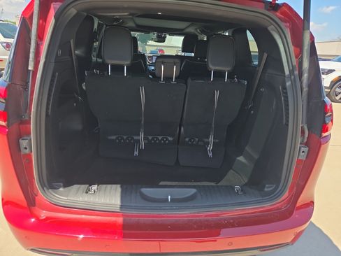 Used 2025 Chrysler Pacifica Limited FWD image 19
