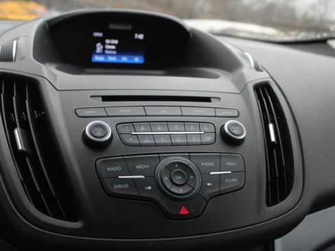 Used 2017 Ford C-MAX Energi SE w/ Cold Weather Package image 30