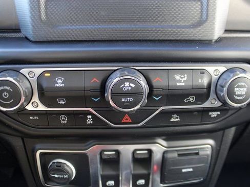 Used 2022 Jeep Wrangler Sport S image 19