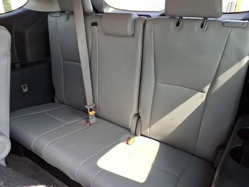 Used 2021 Toyota Highlander XLE AWD/4WD image 12