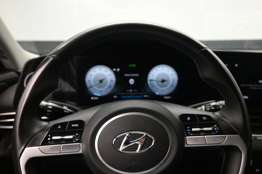 Used 2023 Hyundai Elantra SEL w/ Convenience Package FWD image 12