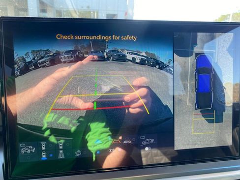 Used 2024 Toyota Tacoma TRD Off-Road image 28