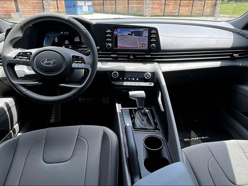 Used 2025 Hyundai Elantra Sport FWD image 13