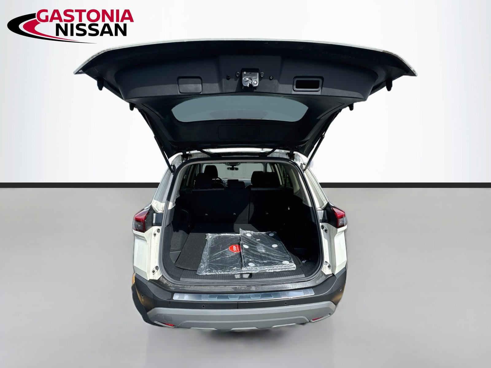 Used 2023 Nissan Rogue SV AWD/4WD image 34