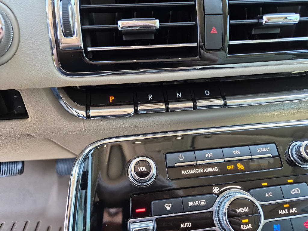 Used 2021 Lincoln Navigator L Reserve w/ Luxury Package AWD/4WD image 31