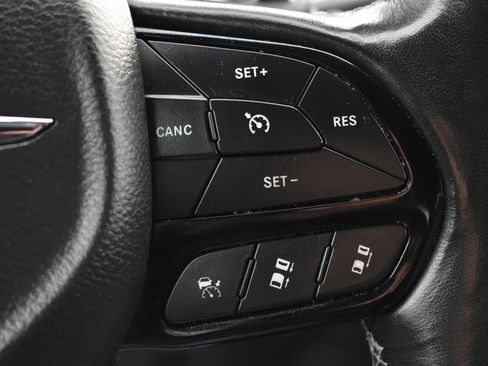 Used 2021 Chrysler Pacifica Touring w/ S Appearance Package image 21