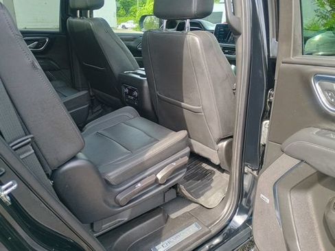 Used 2023 Chevrolet Tahoe Z71 w/ Luxury Package AWD/4WD image 15