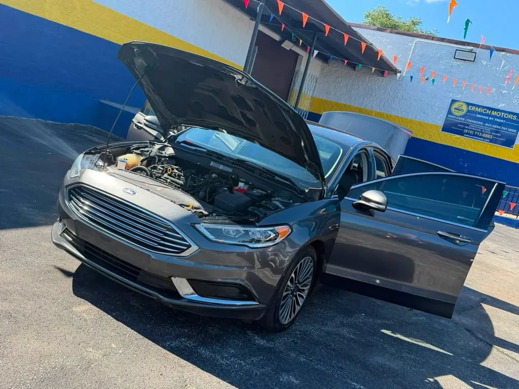 Used 2018 Ford Fusion SE w/ Fusion SE Technology Package FWD image 16