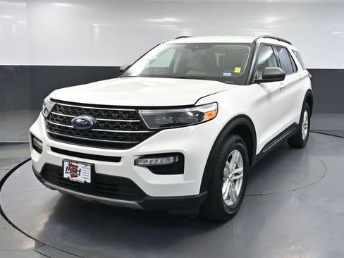 Used 2022 Ford Explorer XLT AWD/4WD image 12
