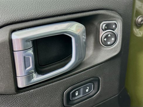 Used 2021 Jeep Gladiator Mojave image 18