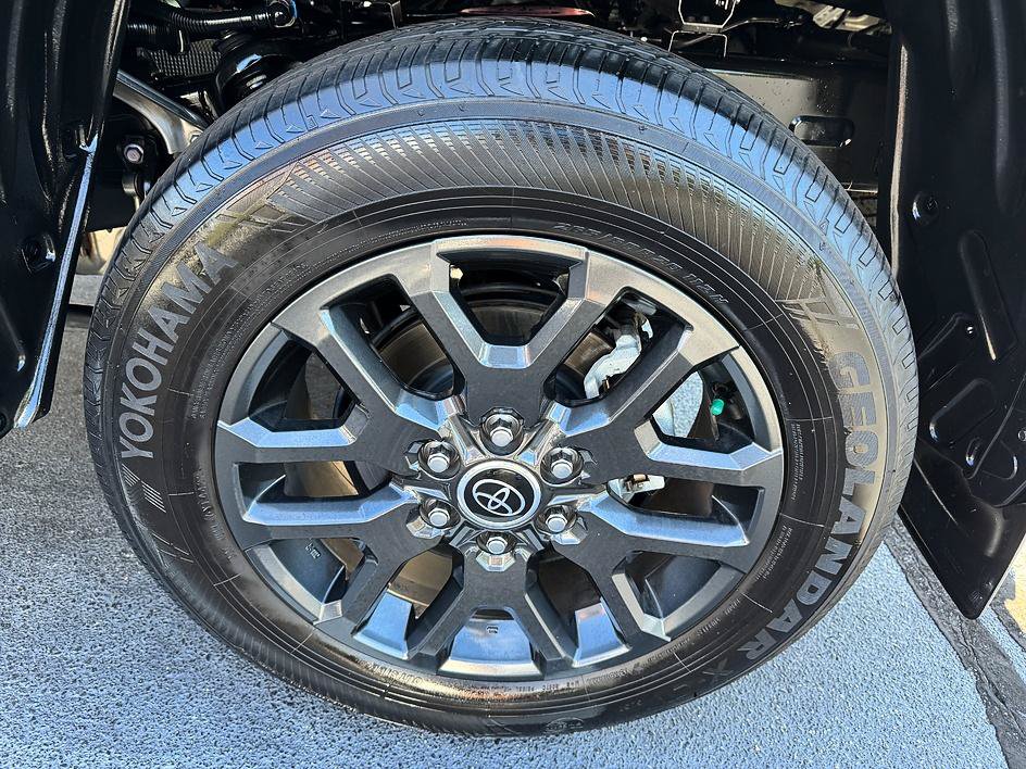 Used 2023 Toyota Tundra Platinum AWD/4WD image 27