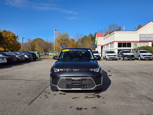 Certified 2025 Kia Soul LX w/ LX Technology Package FWD image 3