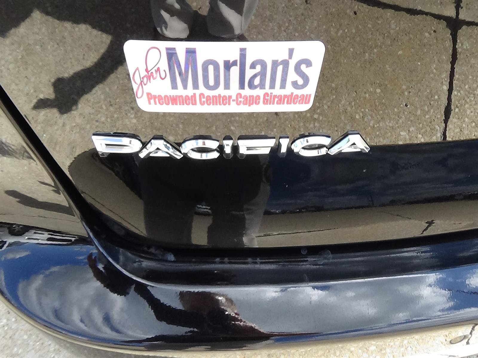 Used 2026 Chrysler Pacifica Limited FWD image 10