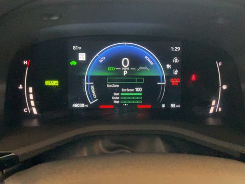 Used 2025 Toyota Camry LE w/ Convenience Package FWD image 10