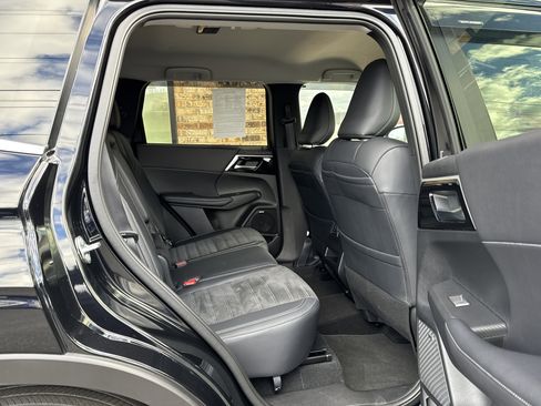 Used 2025 Mitsubishi Outlander SE AWD/4WD image 14