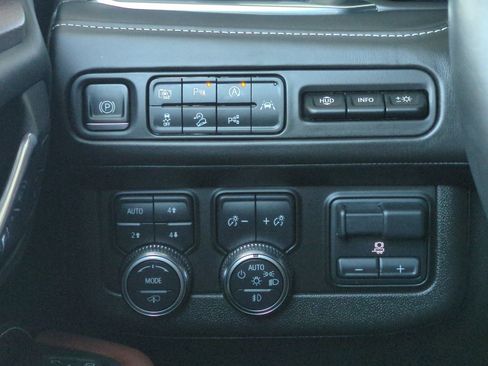 Used 2023 GMC Yukon XL Denali Ultimate AWD/4WD image 39