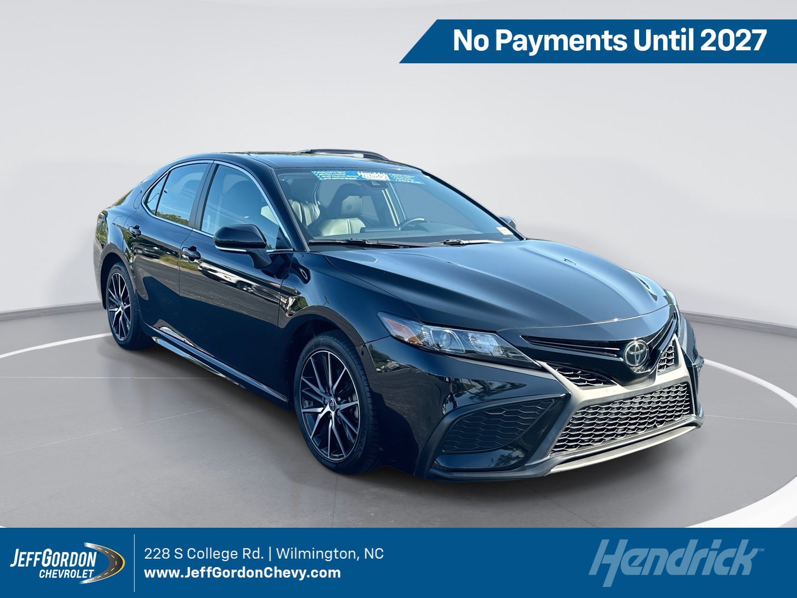 Used 2023 Toyota Camry SE FWD image 1