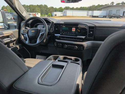 Used 2025 Chevrolet Silverado 2500 LT AWD/4WD image 20