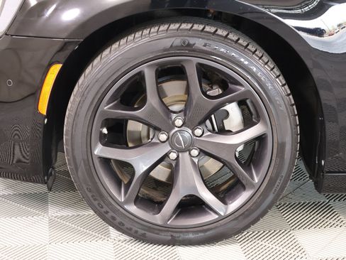 Used 2023 Chrysler 300 S w/ Comfort Group RWD image 19