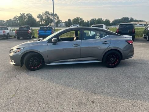 Used 2020 Nissan Sentra SR w/ Premium Package FWD image 5