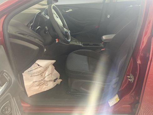 Used 2017 Ford Focus SE FWD image 17