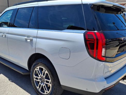 Used 2025 Ford Expedition Active AWD/4WD image 4