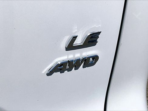 Used 2024 Toyota Corolla Cross LE AWD/4WD image 9