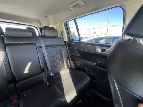 Used 2025 Hyundai Santa Fe SEL FWD image 40