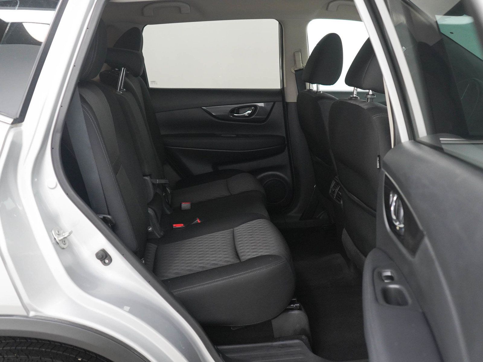 Used 2018 Nissan Rogue S AWD/4WD image 12