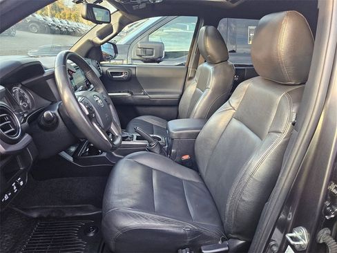 Used 2017 Toyota Tacoma image 12