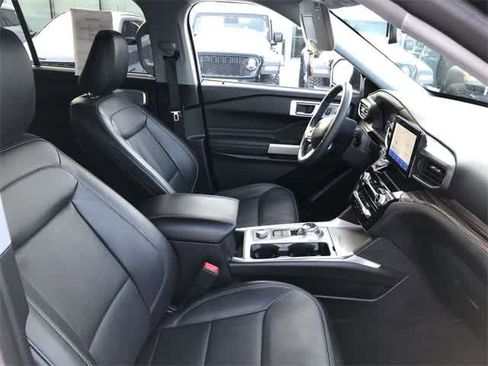 Used 2023 Ford Explorer Limited image 31