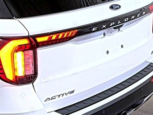Used 2026 Ford Explorer Active w/ Active Comfort Package AWD/4WD image 11