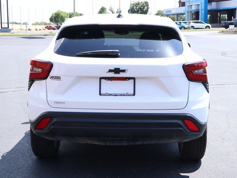 Used 2025 Chevrolet Trax LS w/ LS Convenience Package FWD image 22