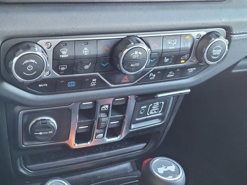Used 2025 Jeep Wrangler Unlimited Sahara w/ Safety Group AWD/4WD image 11