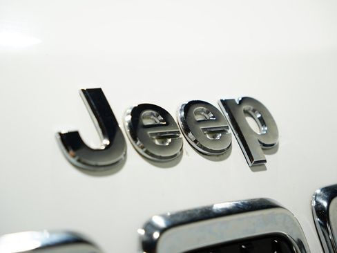 Used 2020 Jeep Cherokee Latitude image 9