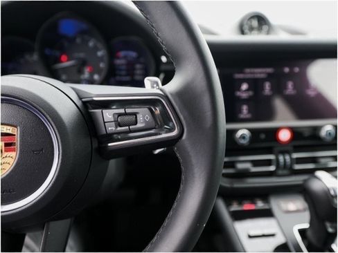 Certified 2025 Porsche Macan image 16