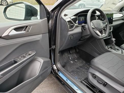 New 2026 Volkswagen Taos SE FWD image 6