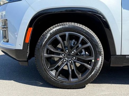 New 2026 Jeep Grand Wagoneer Summit image 18